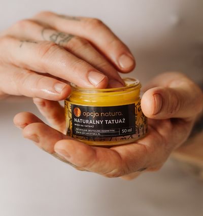 naturalny kosmetyk miód na tatuaż